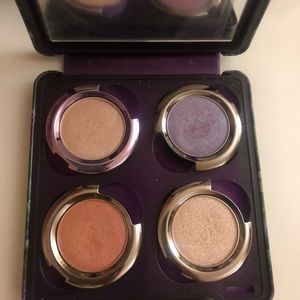 4 Urban decay eyeshadows with palette